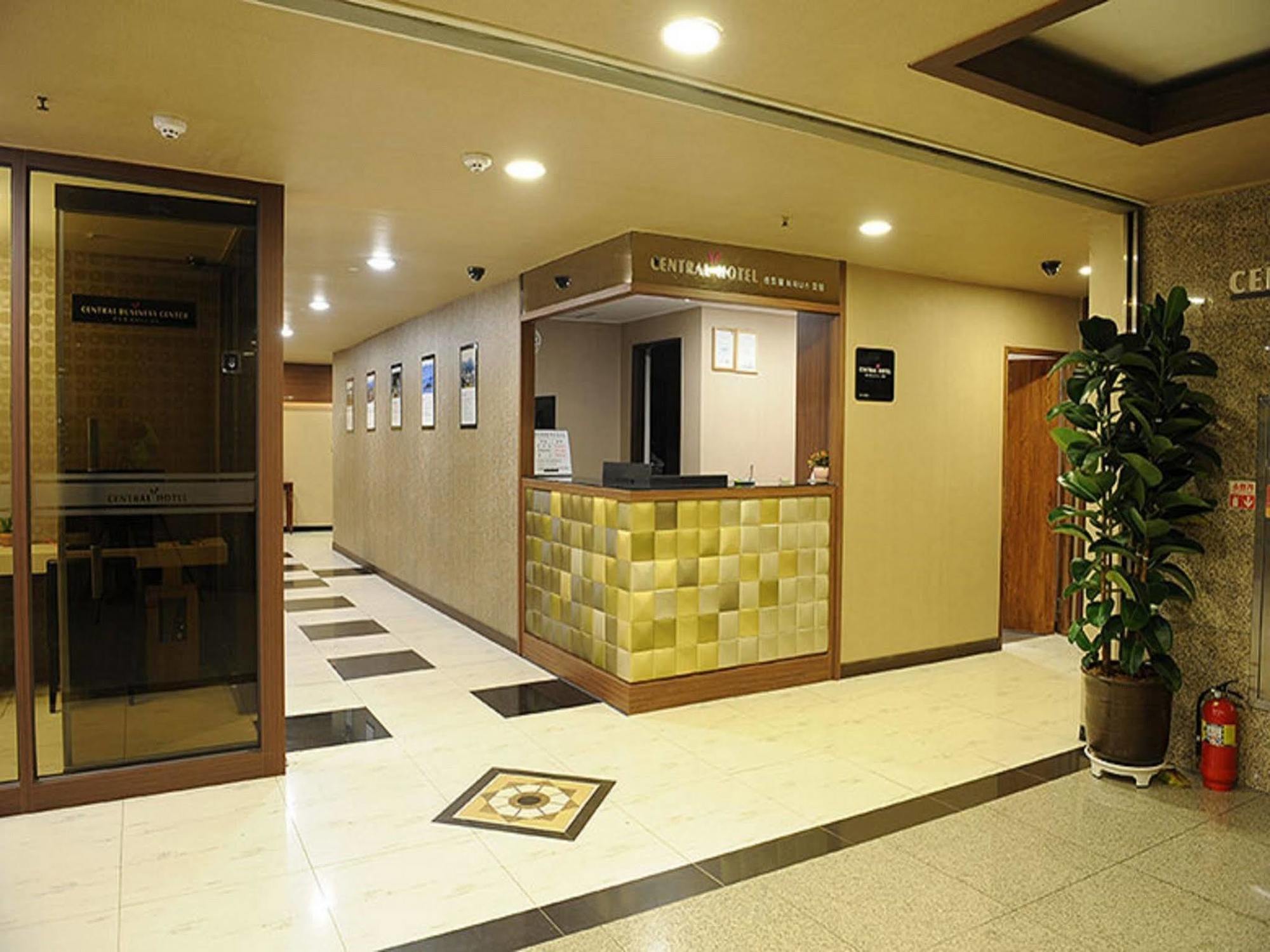 Central Hotel Changwon Exterior foto